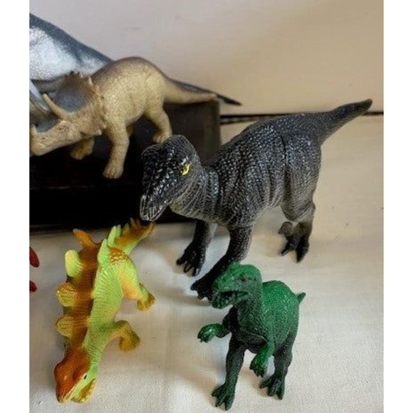 Dinosaur Figurines PVC Toy set of 8 - Picture 3 of 4